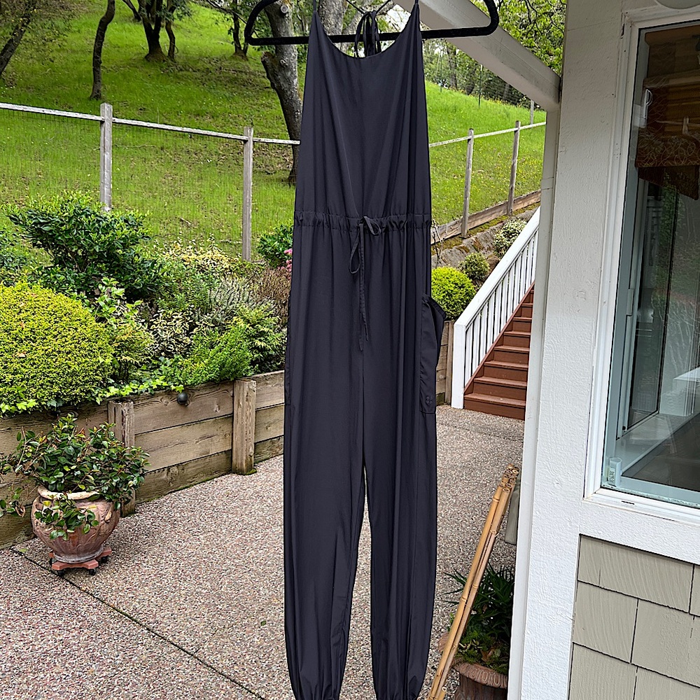 SWEATY BETTY Stylish Black Jumpsuit
